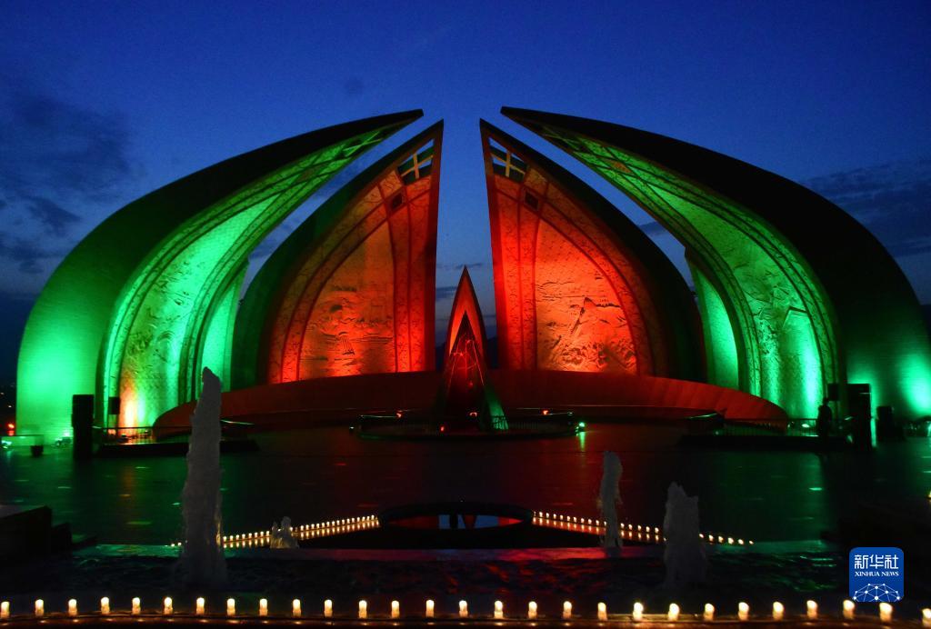 中パ経済回廊開通10周年でライトアップ　パキスタン・イスラマバード