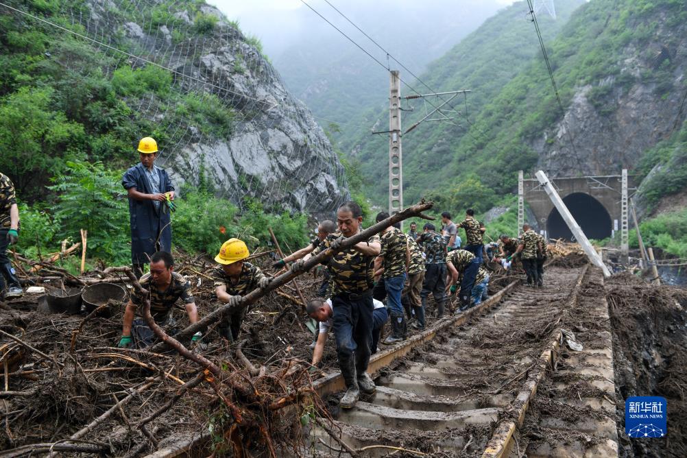 懸命の復旧作業が続く北京の豪雨災害現場