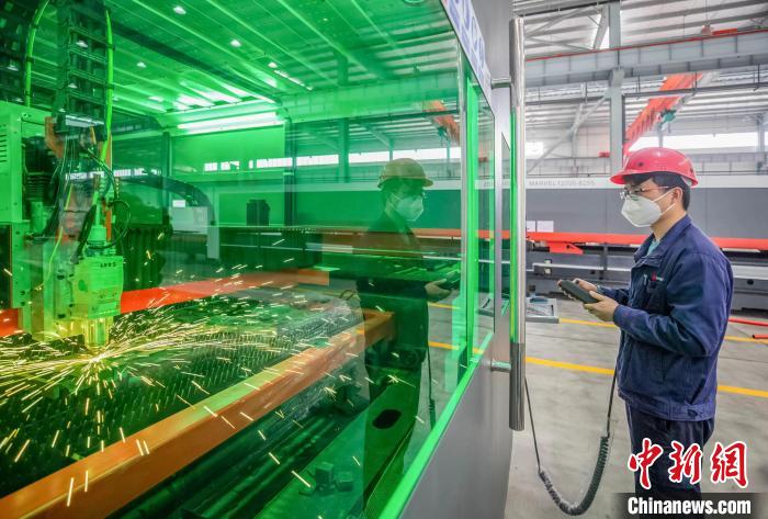 華工科技の生産現場（資料画像）。画像提供は武漢東湖新技術開発区