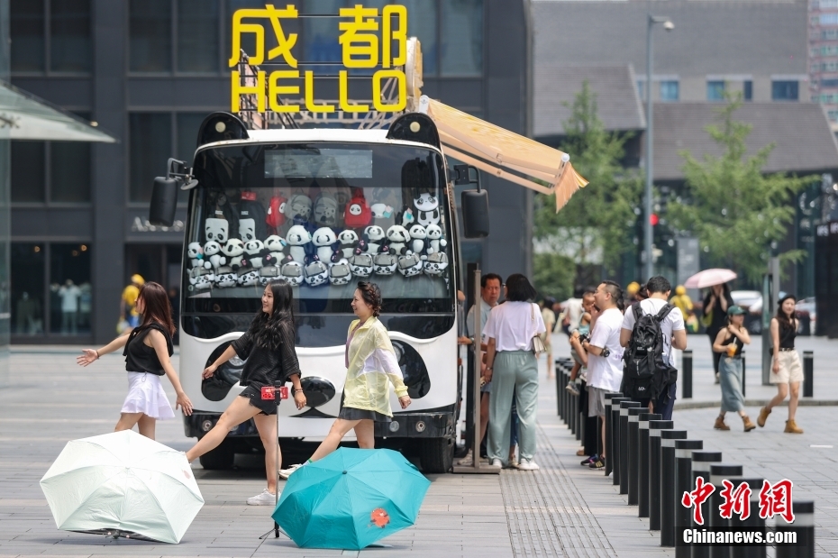 成都ユニバ開催と観光客で盛り上がる夏の成都　四川省