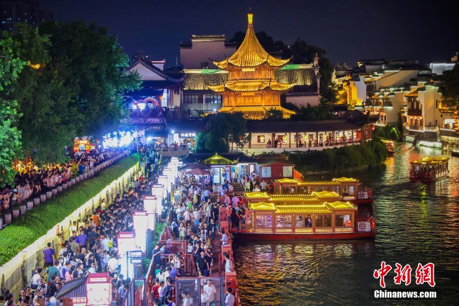 夏の夜に煌めく秦淮河の夜景　江蘇省南京