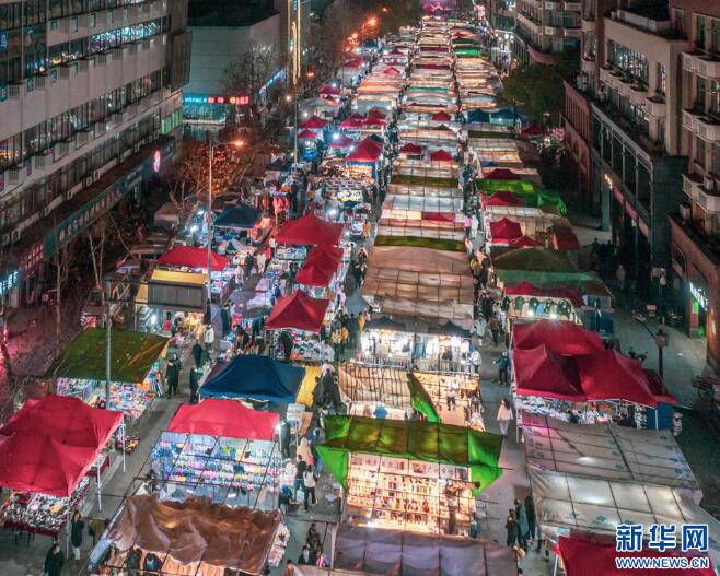 外国人も多く訪れる義烏のナイトマーケット　浙江省