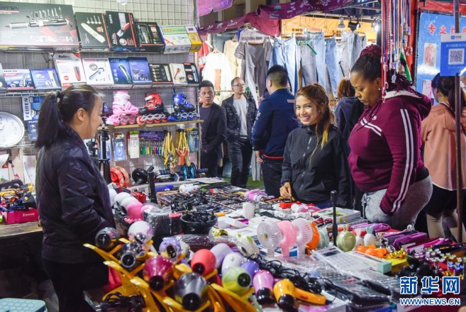 外国人も多く訪れる義烏のナイトマーケット　浙江省