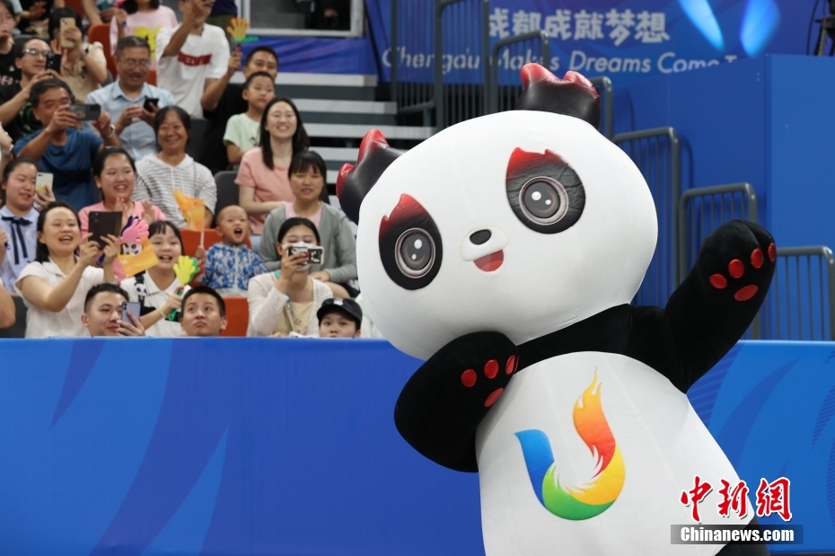成都ユニバで選手の次に目立ったパンダのマスコット「蓉宝」