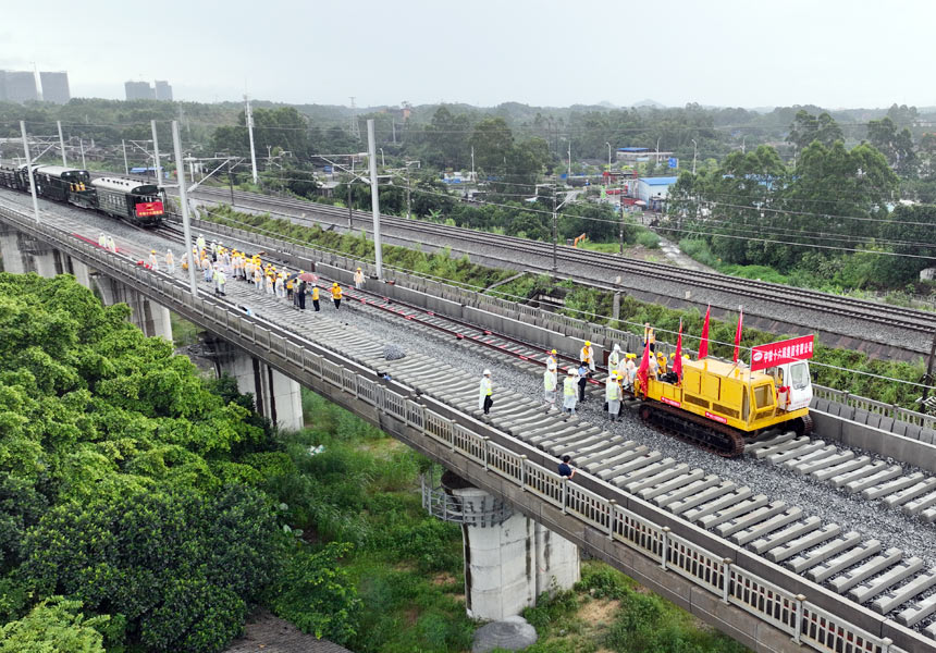 中国初のベトナム国境付近に至る直通高速鉄道の敷設工事がスタート
