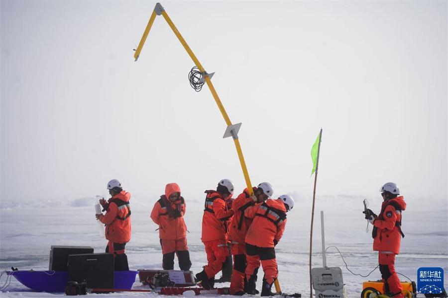 中国第13次北極海科学観測隊、海氷総合調査を開始