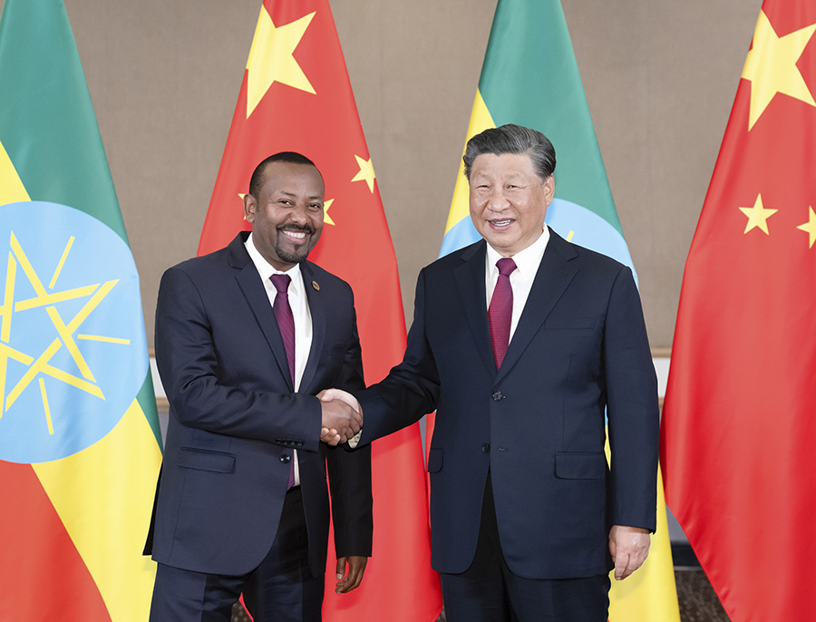 習近平国家主席は南アフリカ・ヨハネスブルグで現地時間8月23日午後、BRICS首脳会議出席に合わせ、エチオピアのアビイ首相と会談した。（撮影・丁海涛）
