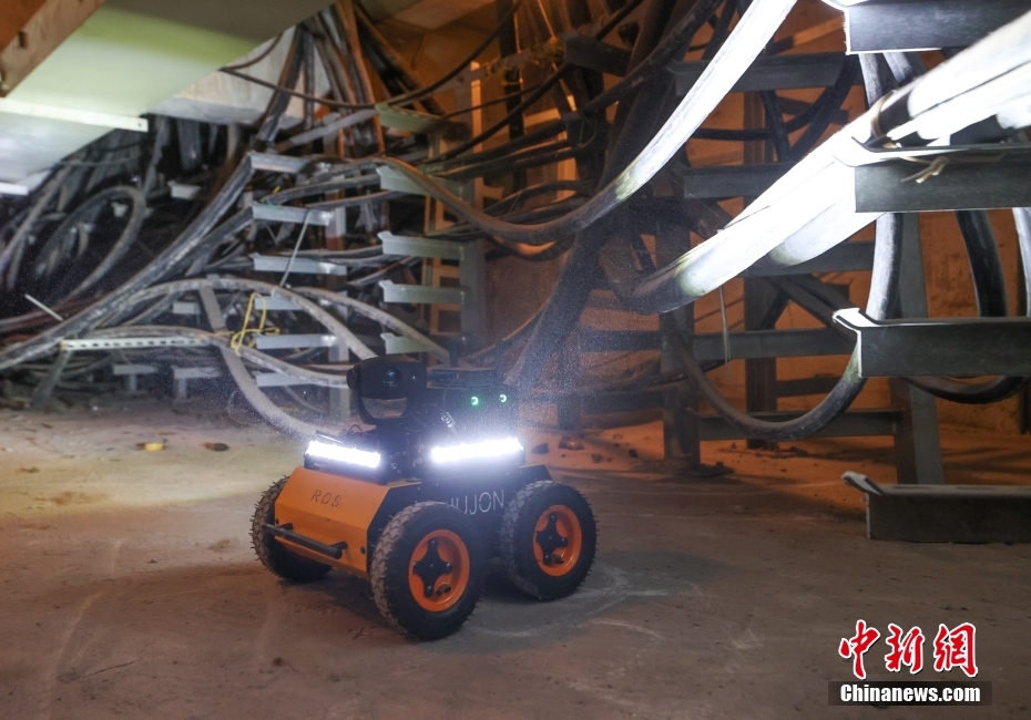 北京地下鉄で活躍する電力供給設備点検ロボット