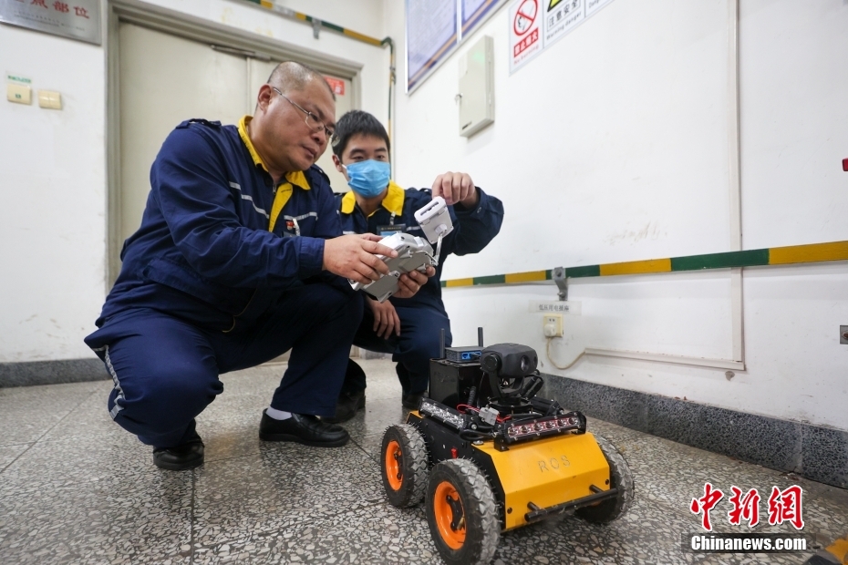 北京地下鉄で活躍する電力供給設備点検ロボット