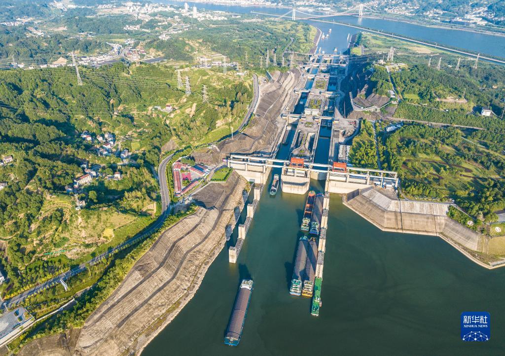 三峡閘門の月間通過貨物量が初めて1500万トンを突破