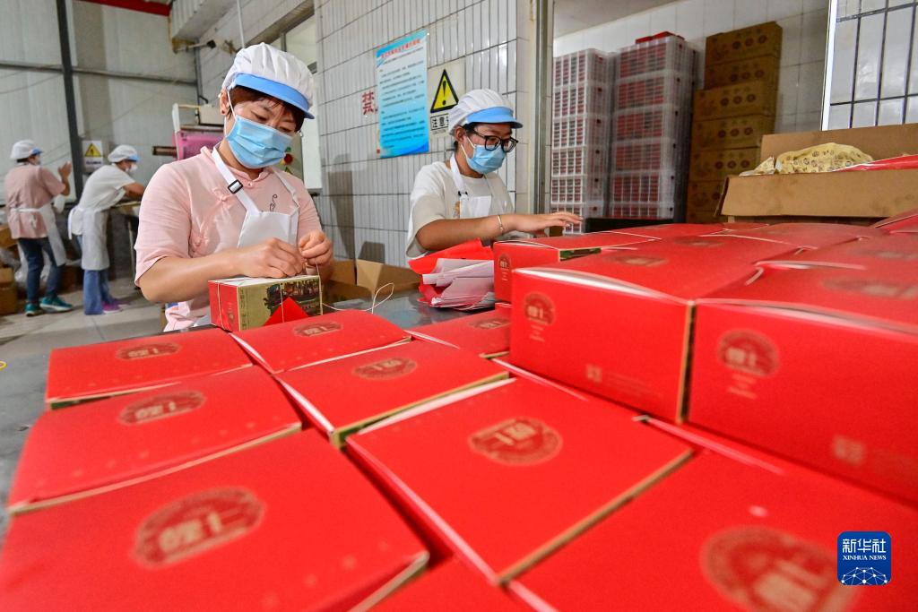 中秋節控え、月餅の生産ピークに