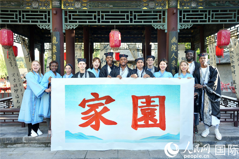 「漢字縁」決勝出場者らが山西省晋城市の海会書院を訪問