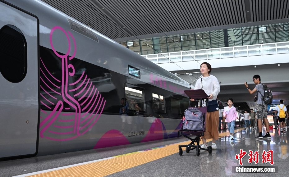 杭州アジア大会特別版スマート高速列車「復興号」の運行開始　浙江省