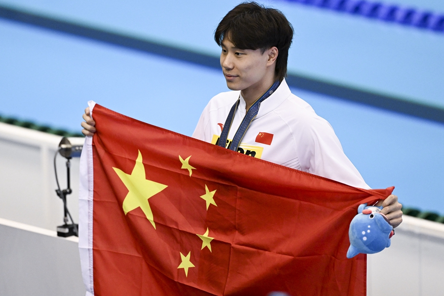 アジア競技大会開会式　中国代表団の旗手は覃海洋と楊力維