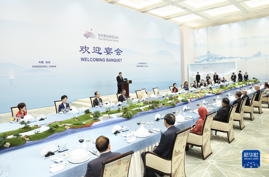 習近平国家主席と彭麗媛夫人が各国貴賓招き杭州アジア大会歓迎レセプションを開催