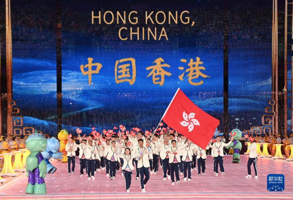 中国香港代表選手団の入場行進の様子（撮影・黄宗治）。