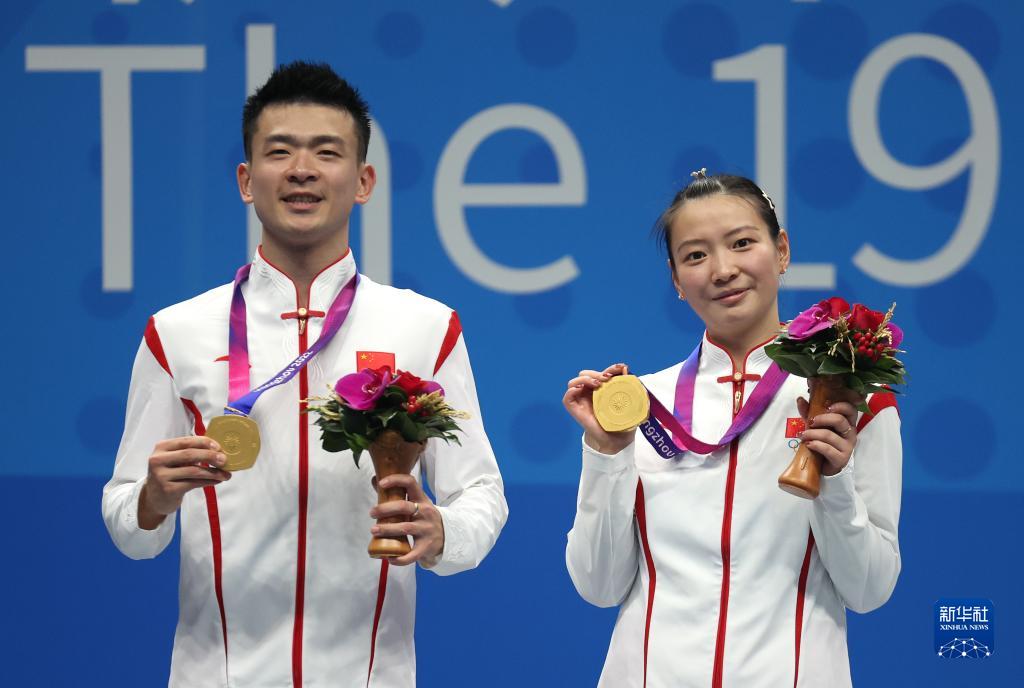 杭州アジア大会バド混合ダブルスで中国が金メダル　日本は銀