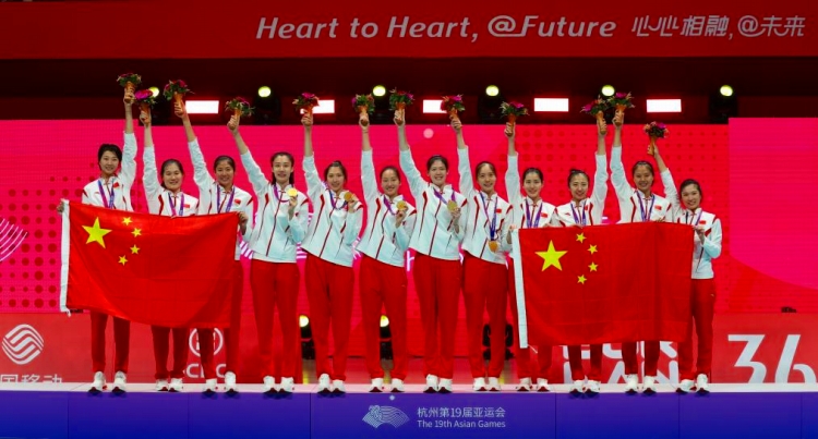 10月7日、女子バレーボールで優勝した中国代表（撮影・張涛）。