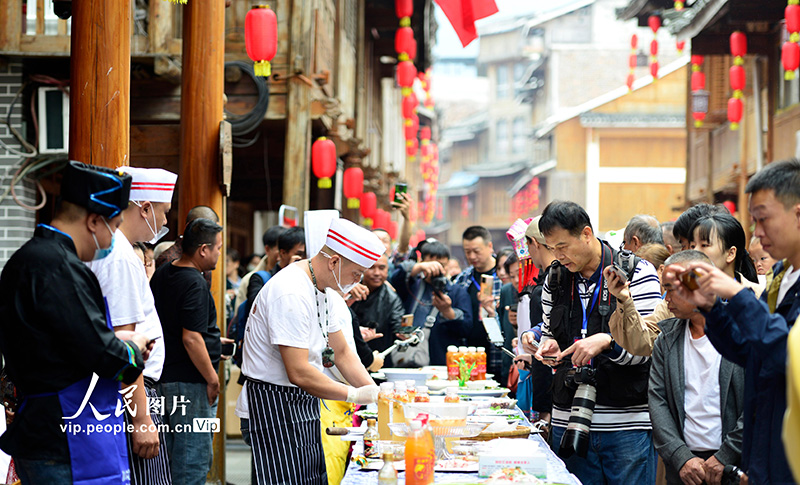 広西壮族自治区で伝統行事の「魚宴節」開催