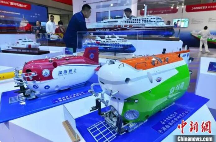 世界航海設備大会「大国の代表的な製品」展示エリアで展示された中国が先端船舶・海洋事業設備分野で上げた重要成果。撮影・張斌