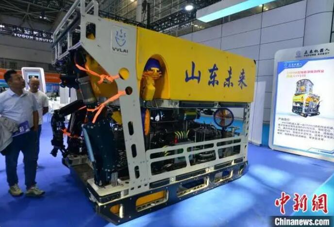 博覧会で展示された深海浮遊探査作業ロボット。撮影・張斌