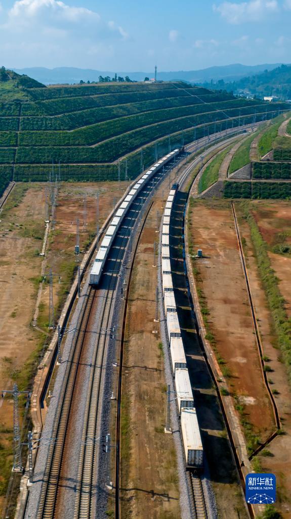 中国ラオス鉄道と中国ベトナム鉄道の国際コールドチェーン貨物列車が運行開始