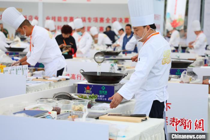 「中国火鍋の都」で腕を競う「鍋料理の達人」たち　重慶