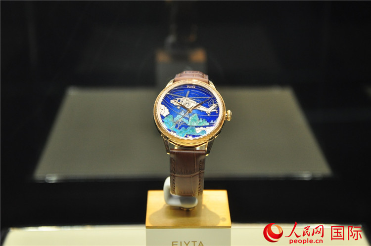 飛亜達の計時文化センターに展示されている腕時計（撮影・魯揚）。