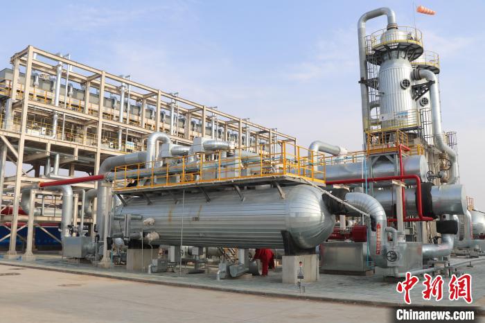 冬の安定供給を維持する中国最大の天然ガス貯蔵所　新疆・呼図壁