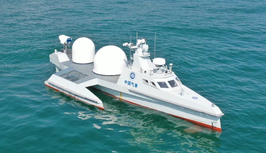長時間航行試験中の海上多帯域雲霧観測無人艇（写真提供・中国気象局気象観測センター）。