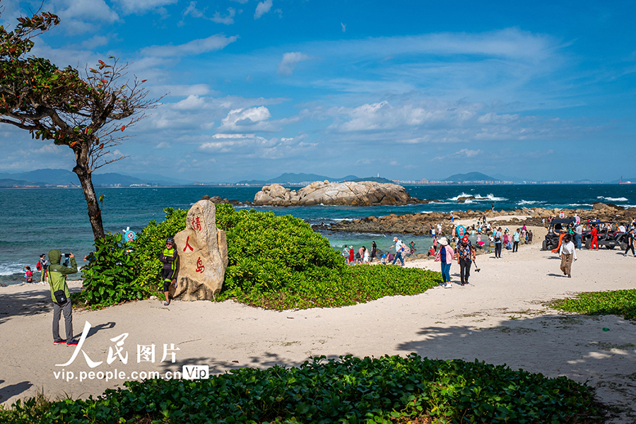 「秋冬の島巡り観光」シーズン到来し、蜈支洲島が人気に　海南省三亜