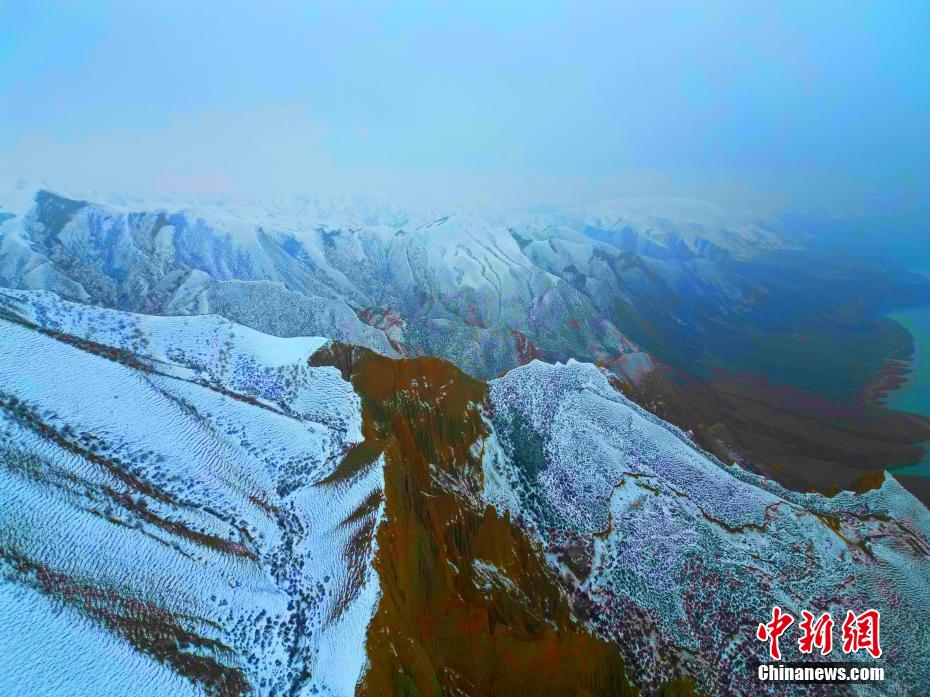 努爾加大峡谷の冬景色　新疆・昌吉