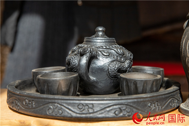 雲南省に伝わる無形文化遺産「尼西黒陶」