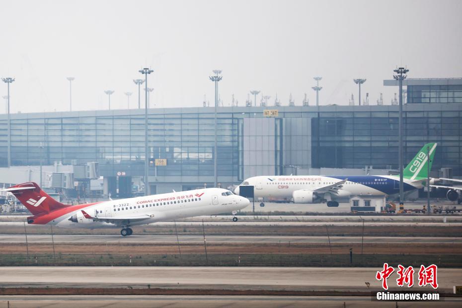 中国国産大型旅客機C919とジェット機ARJ21が初めて香港特区で披露