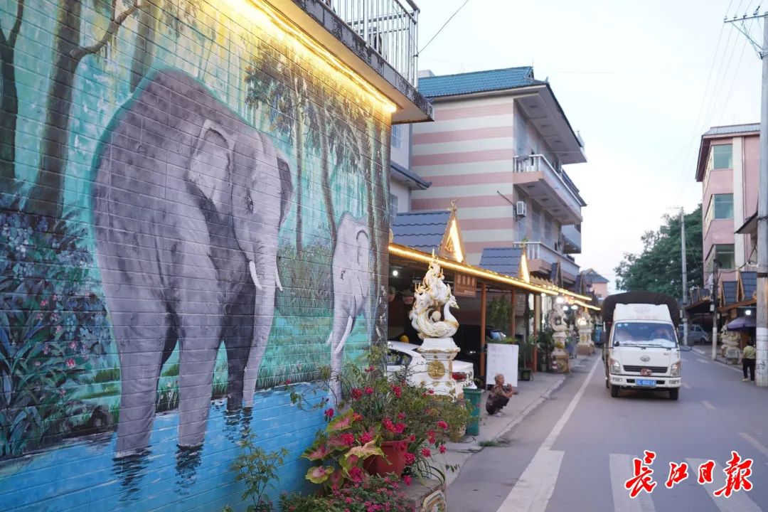 岩さんが描いた大象村のゾウ。