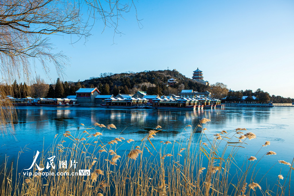 降雪後にひときわ美しい景色広がる頤和園　北京