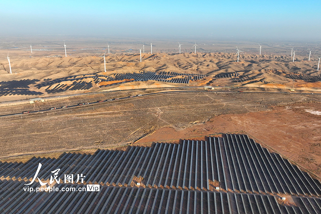 ゴビ砂漠でクリーンエネルギー産業の発展目指す　寧夏