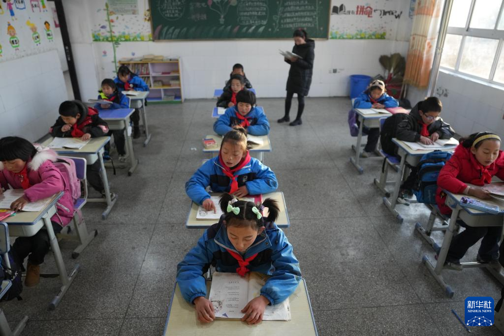 甘粛積石山M6.2地震被災地で学校の授業再開へ　甘粛省