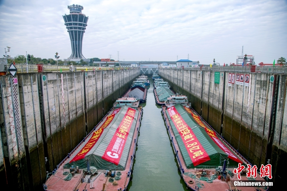 長洲水門の年間貨物通過量が1億8000万トンを突破　広西