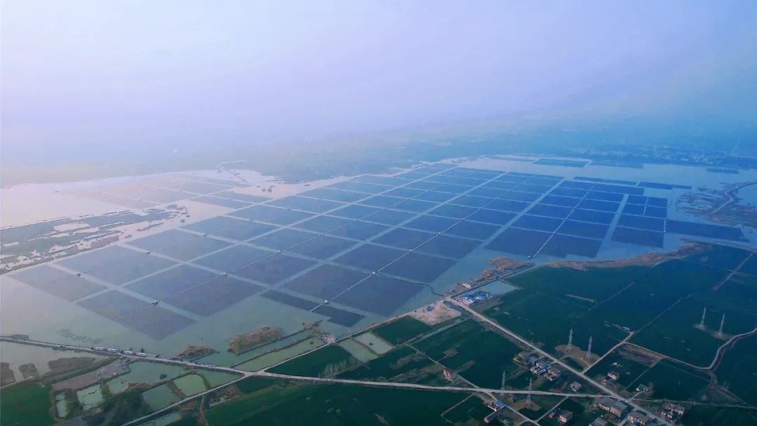 阜陽浮体式太陽光発電所。画像提供は三峡集団
