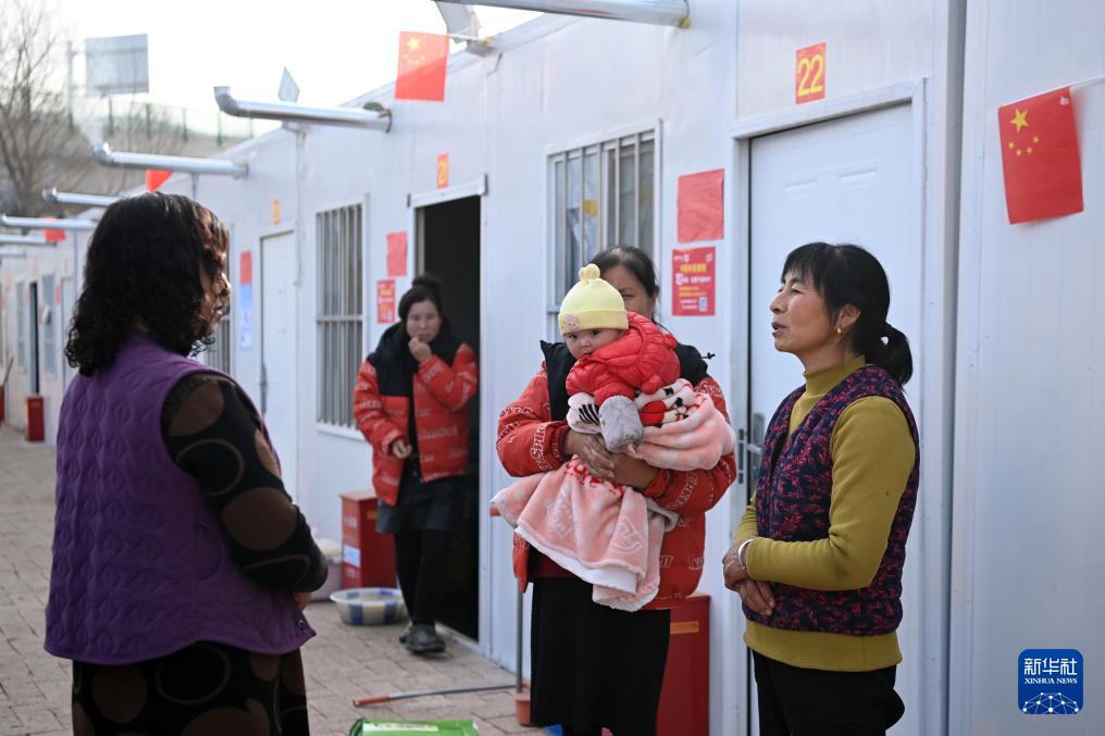新年を迎えた甘粛省地震被災地の仮設住宅