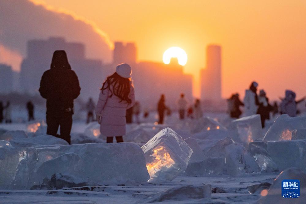 「ダイヤモンドの海」が観光客を魅了　黒竜江省哈爾浜