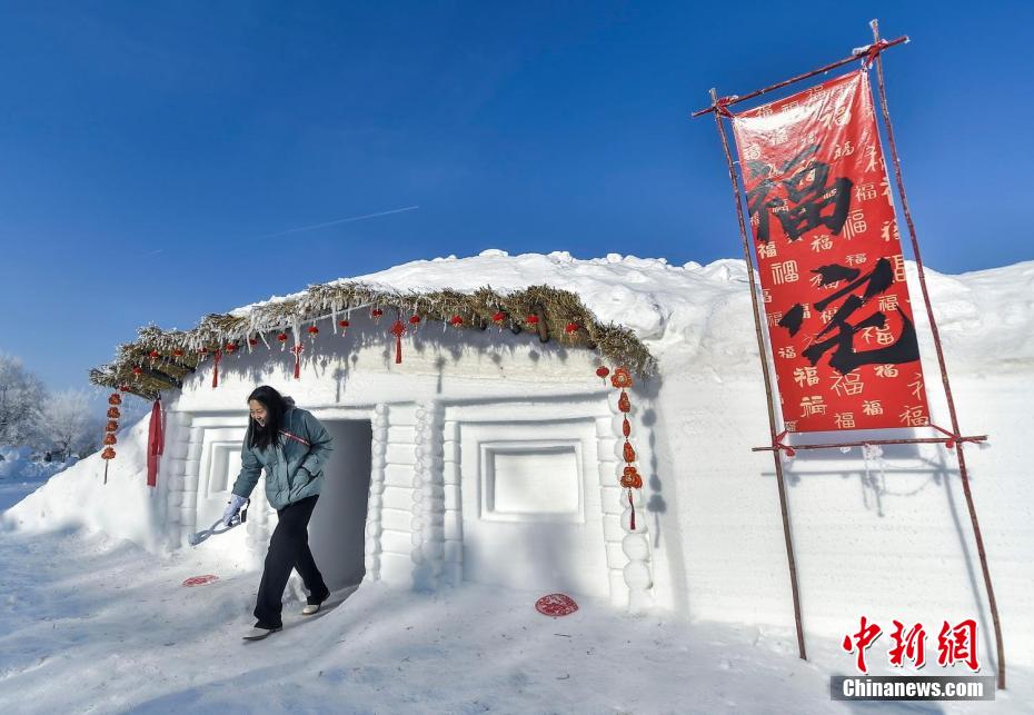 烏魯木斉周辺の村落にオープンした「童話みたいな雪の村」　新疆