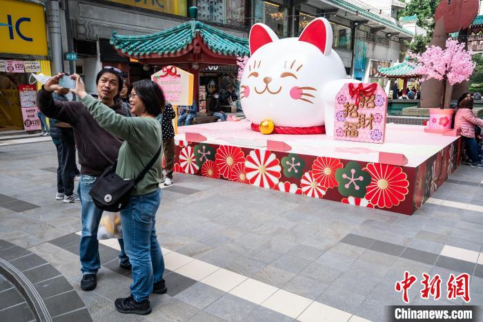 でっかい福を招こう！香港特区最大の屋外「招き猫」が登場