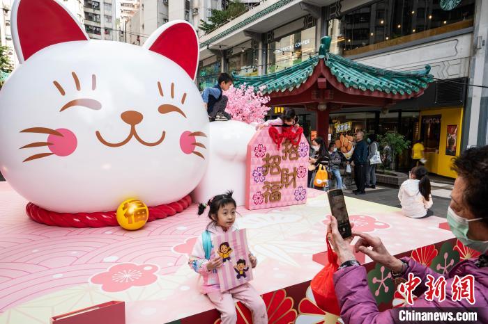 でっかい福を招こう！香港特区最大の屋外「招き猫」が登場