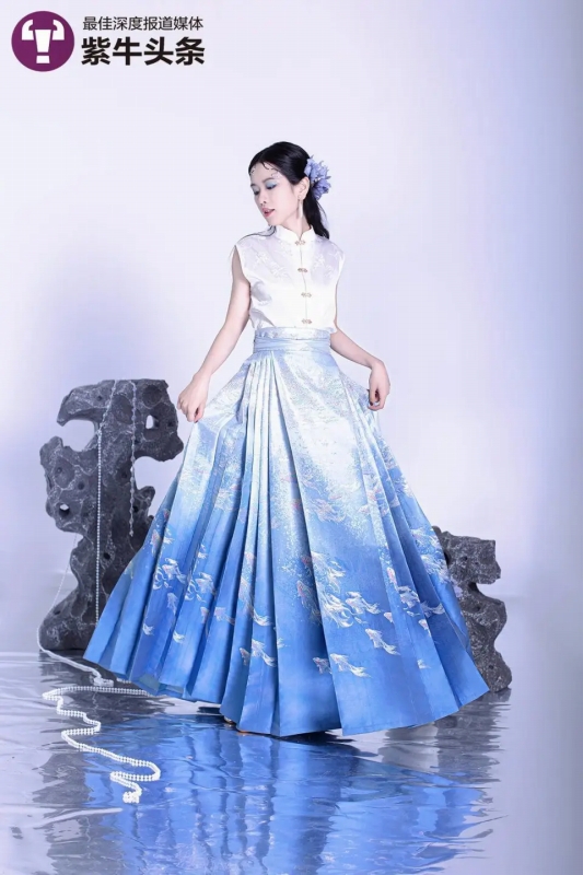 劉雯悦さんがデザインした新しいタイプの漢服。