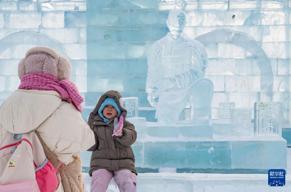 「兵馬俑」の氷像が哈爾浜氷雪大世界に登場　黒竜江省