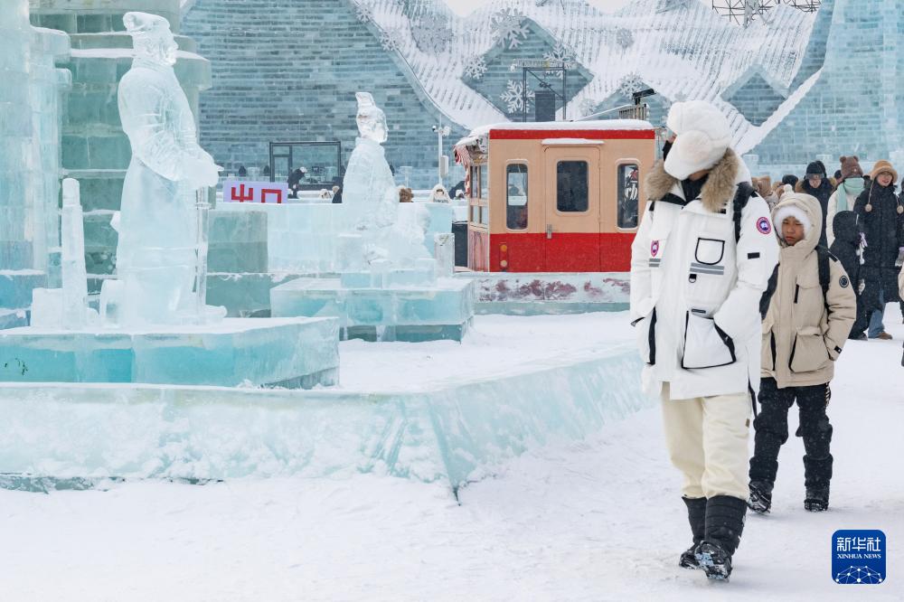「兵馬俑」の氷像が哈爾浜氷雪大世界に登場　黒竜江省