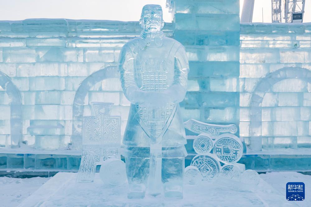 「兵馬俑」の氷像が哈爾浜氷雪大世界に登場　黒竜江省