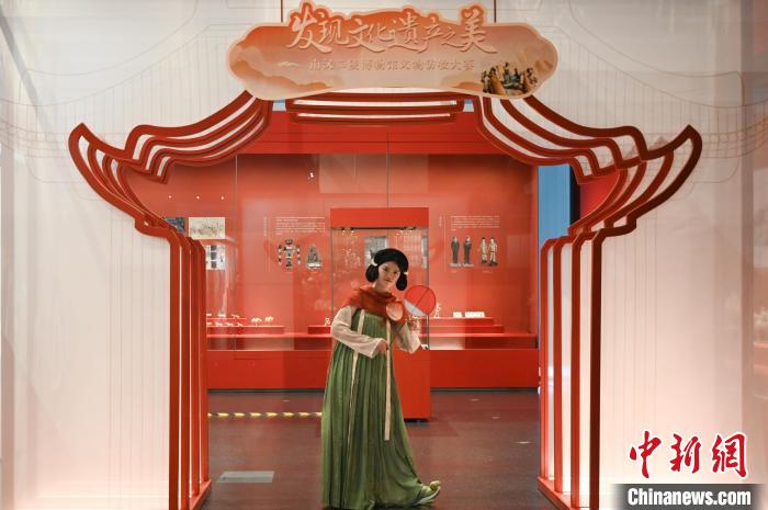 広東省広州市の南漢二陵博物館で開かれた「文化財の美を発見」をテーマとした文化財コスプレコンテスト（1月27日撮影・陳楚紅）。